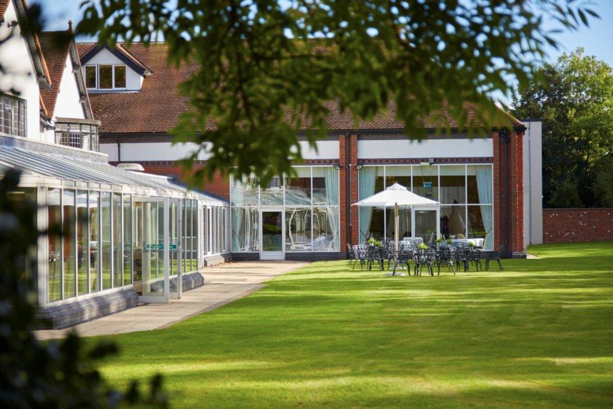 Macdonald Craxton Wood Hotel & Spa Ledsham  Esterno foto