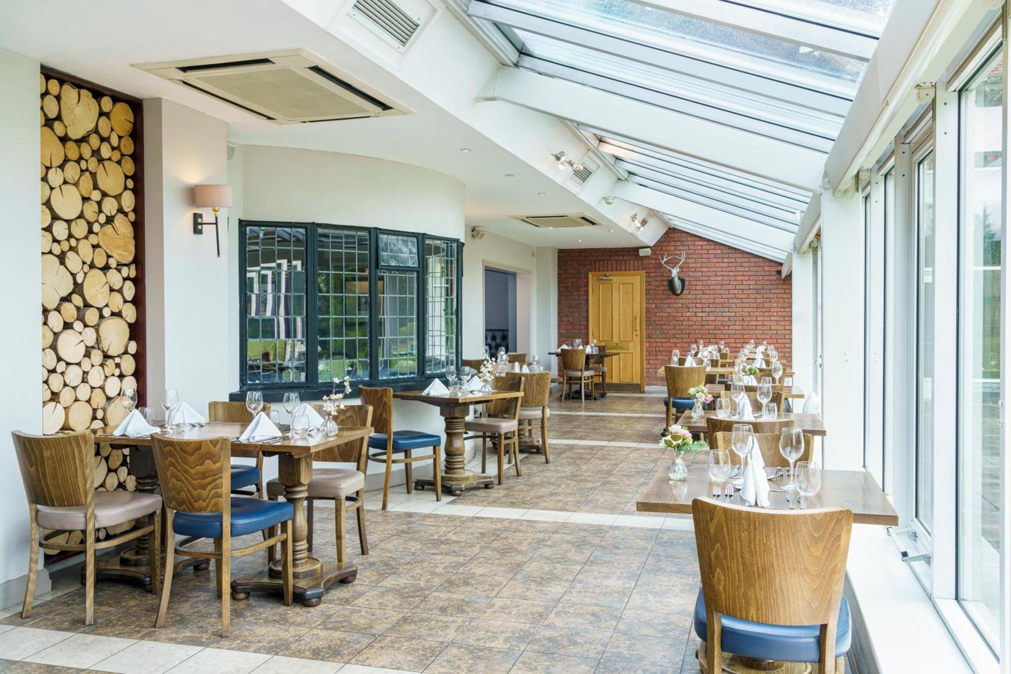Macdonald Craxton Wood Hotel & Spa Ledsham  Esterno foto